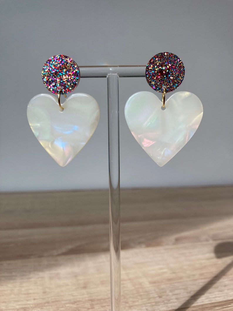 Boucles doreilles coeur acrylique image 2