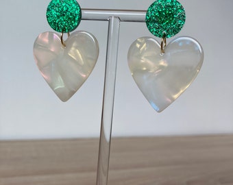 Boucles d’oreilles coeur vert/blanc nacré