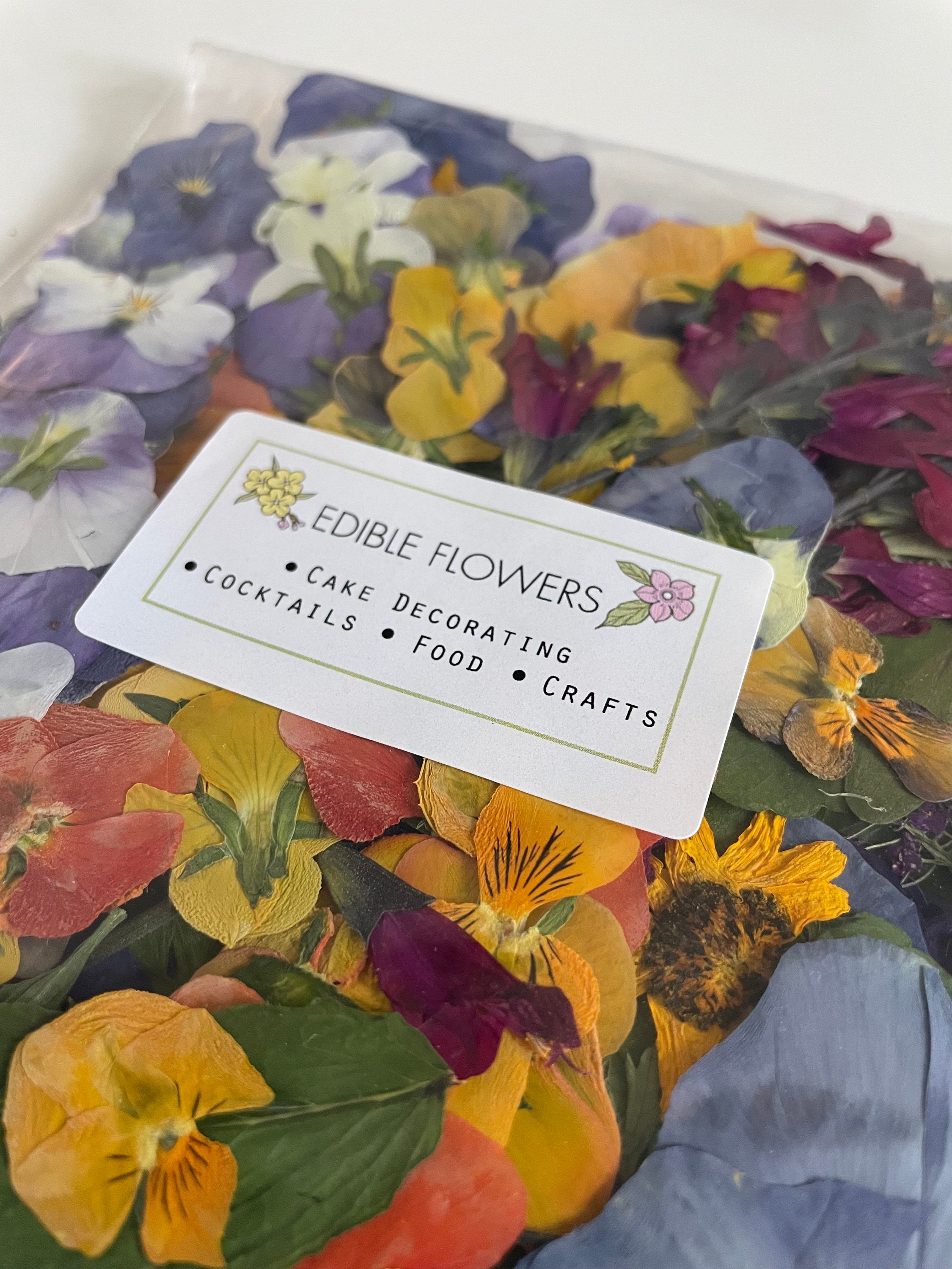 MEGA MIX Pack of Edible Flowers for Cocktails, Cake Decorating, Dinner  Parties Etc 