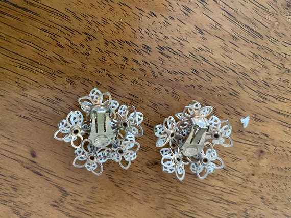 Lot of 3 pair of vintage clip on earrings - image 2