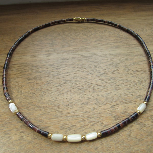 vintage shell bead necklace