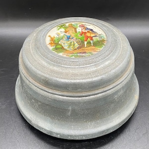 Vintage Musical Powder Box - Lovers Courting Image - New Winder
