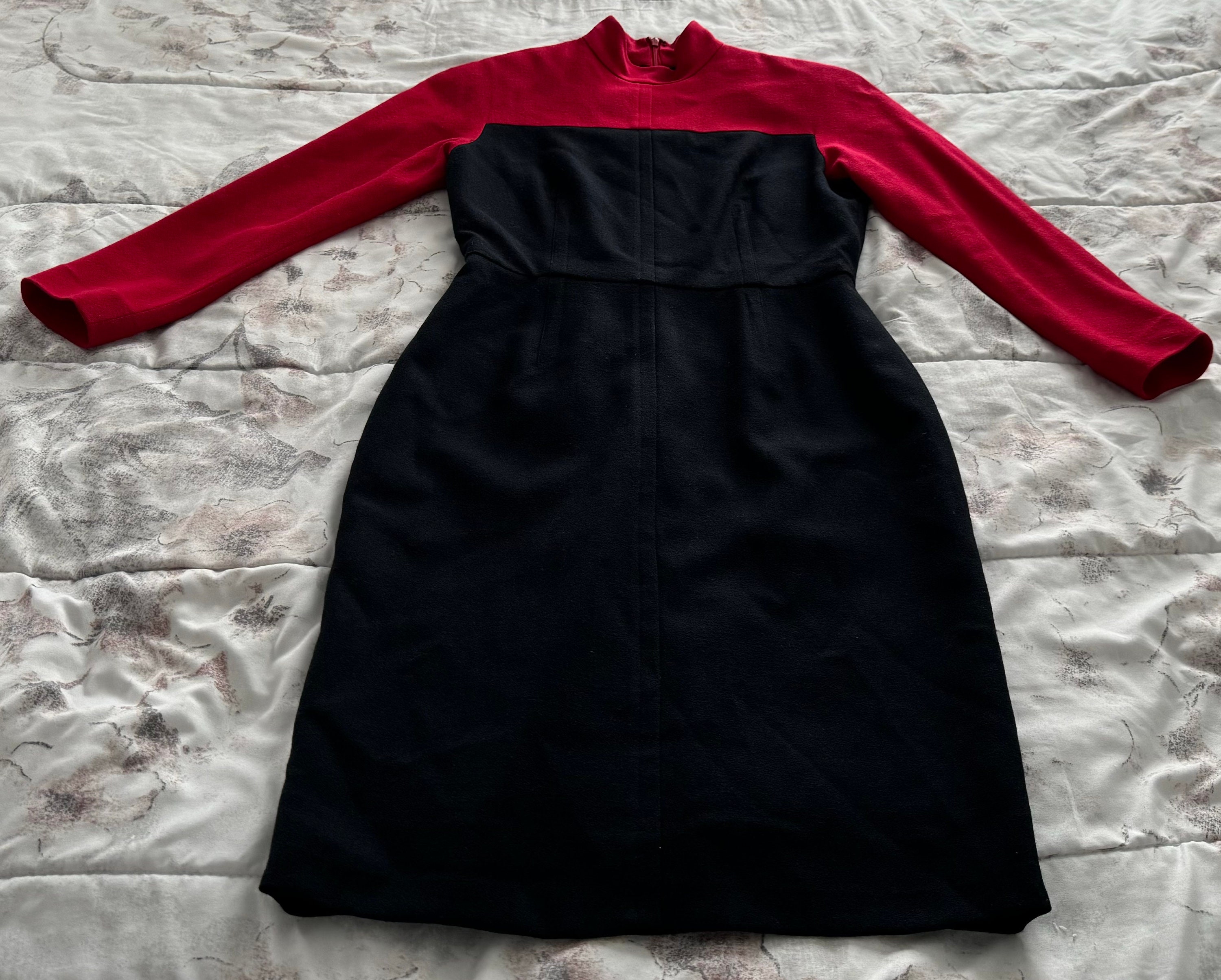 red and black color block dress Bloomingdale's Vintage Wool Midi Dress, & Black, Bodycon Size 6 Cotton / Elastane Pattern Asymmetric dress Black wedding dress for Size:1G