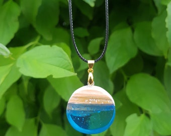 Glitter resin necklace