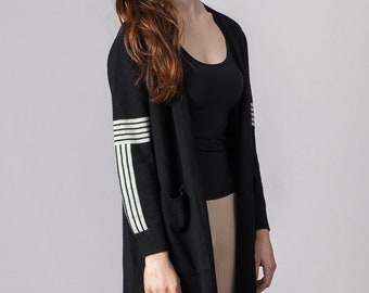 Spielraum | Gestreifte Strickjacke in Schwarz - ALS Australia