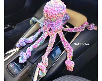 Accessori per auto a forma di polpo all'uncinetto: copri leva del cambio e gancio per specchietto retrovisore a forma di polpo, decorazione per auto rosa stravagante, regalo kawaii per auto per donne