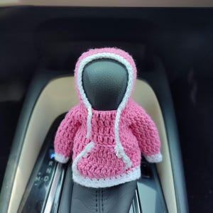 Sudadera rosa con capucha para palanca de cambios: Funda de ganchillo para pomo de palanca de cambios imagen 9