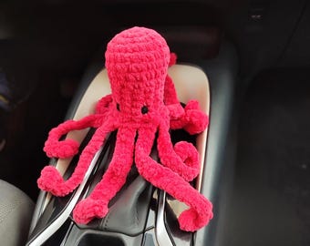 Accessori per auto Fucsia Girl: copri leva del cambio a forma di polpo all'uncinetto rosa acceso
