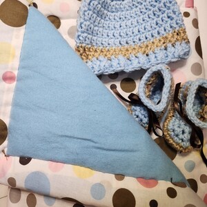 Baby Blanket w/ Hat & Bootie Set in Polka-dot