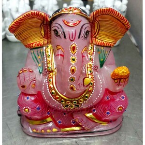 Ganesh Idol avec une grande oreille en quartz rose quartz rose naturel Ganesha Statue Loose Gemstone Ganesh Statue Handmade Ganesh Statue Healing Stone