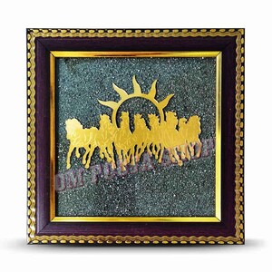 Golden Surya Dev Sieben Pferde Pyrit Wandkunst | Spirituelles Dekor Größe19x19cm