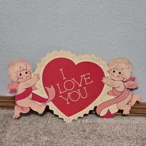 Vintage gestanst karton valentijnsdecoratie hart cherubijn