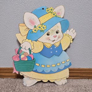 Conejito de Pascua troquelado en cartón para decorar cestas de huevos