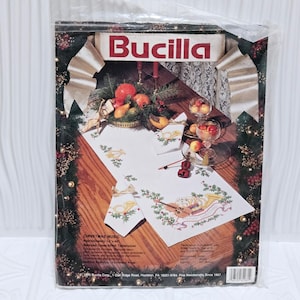 Kit de punto de cruz para camino de mesa musical navideño de Bucilla