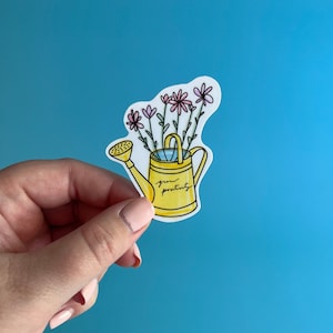 faire pousser une fleur de positivité. sticker / arrosoir printanier fleurs / floral / arrosoir / ambiance printanière / croissance positive