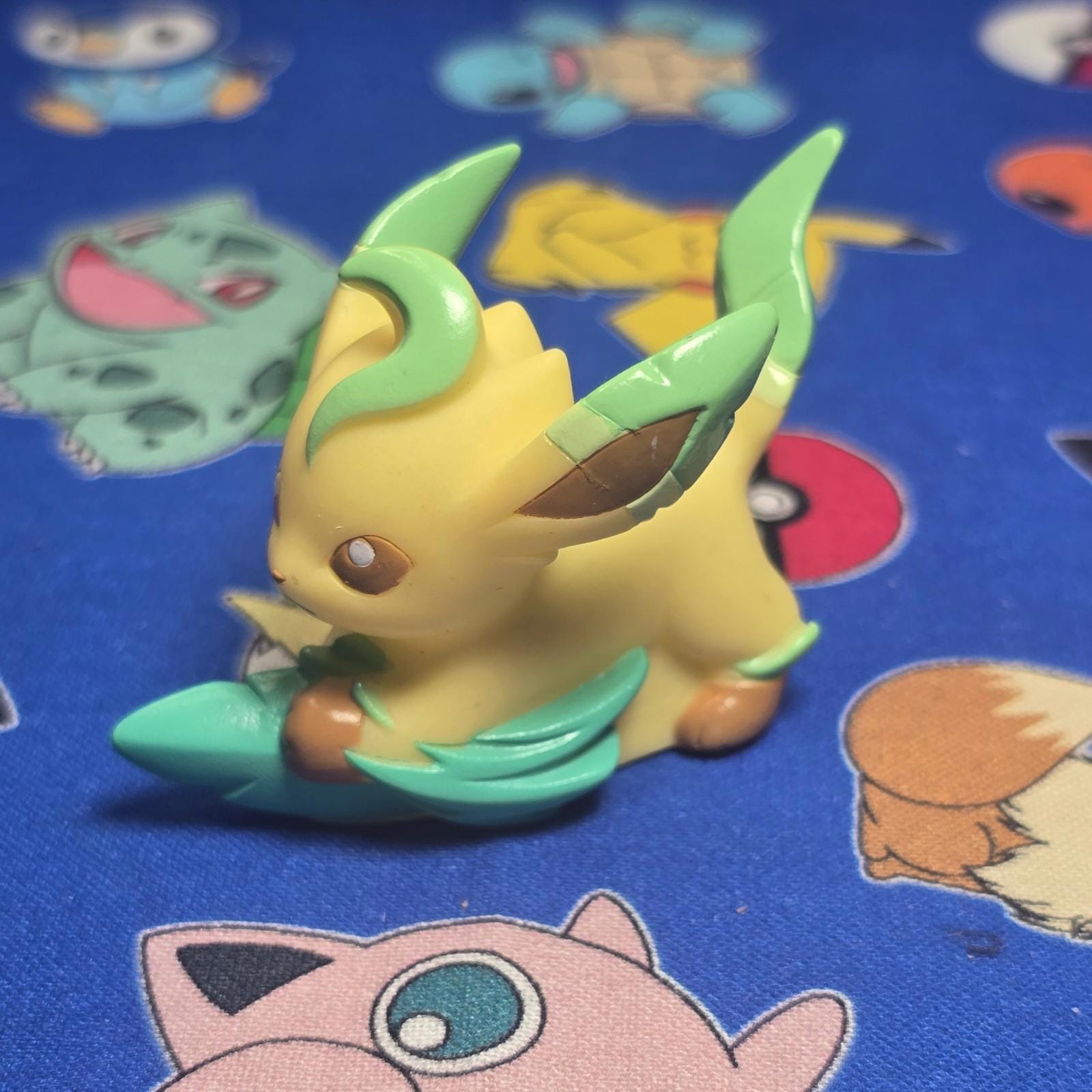 Pokemon Leafeon Figure Finger Puppet 2013 Nintendo Bandai Japan