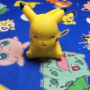 Pokemon Pikachu Figure Finger Puppet 2002 Nintendo Bandai PVC Vintage Japan USA