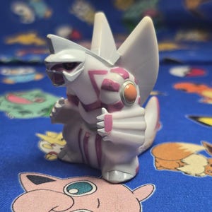 Il Pokémon Center ha rilasciato una nuova incredibile statuetta di
