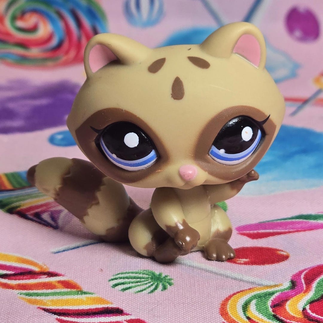 Lps Raccoon Littlest Pet Shop Authentic LPS #1682 Brown Raccoon Blue Eyes Snowy Day ...