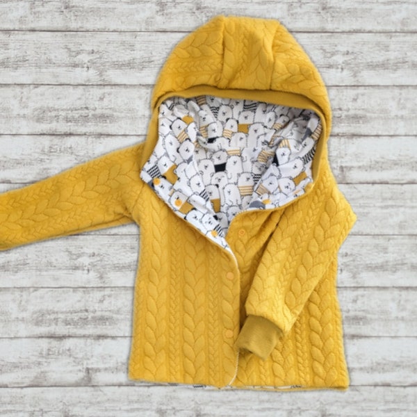 Cardigan/transitional jacket with bears in yellow and cable pattern