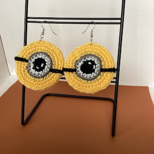 Minion Kopf gehäkelte Strick Ohrringe