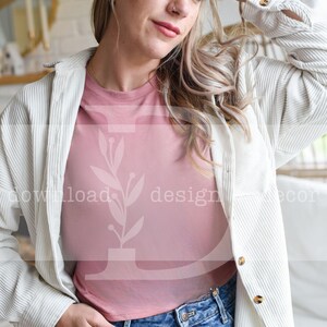 Bella and Canvas 8882 Mauve Crop Tshirt Mauve Bella 8882 POD Short Sleeve Model Mockup Boho Aesthetic Mockup Crop Tshirt Bella Canvas Mauve
