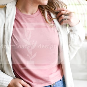 Bella and Canvas 8882 Mauve Crop Tshirt Mauve Bella 8882 POD Short Sleeve Model Mockup Boho Aesthetic Mockup Crop Tshirt Bella Canvas Mauve