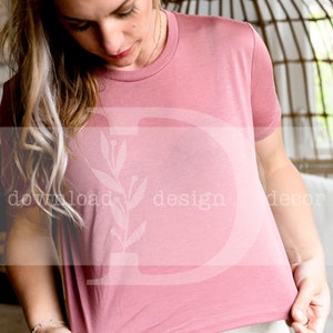Bella and Canvas 8882 Mauve Crop Tshirt Mauve Bella 8882 POD Short Sleeve Model Mockup Boho Aesthetic Mockup Crop Tshirt Bella Canvas Mauve