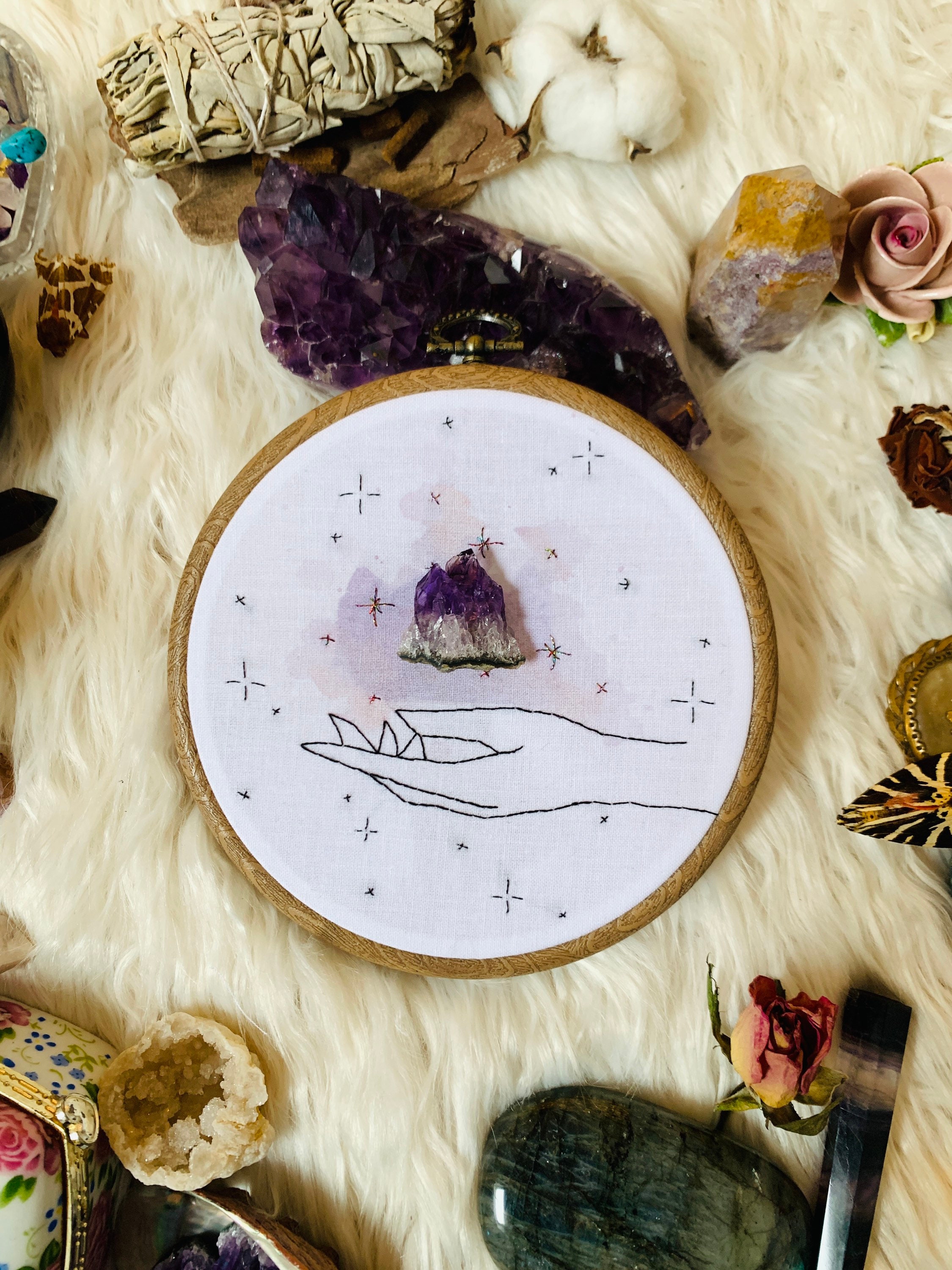 Broderie Améthyste Witchy et Ciel Étoilé