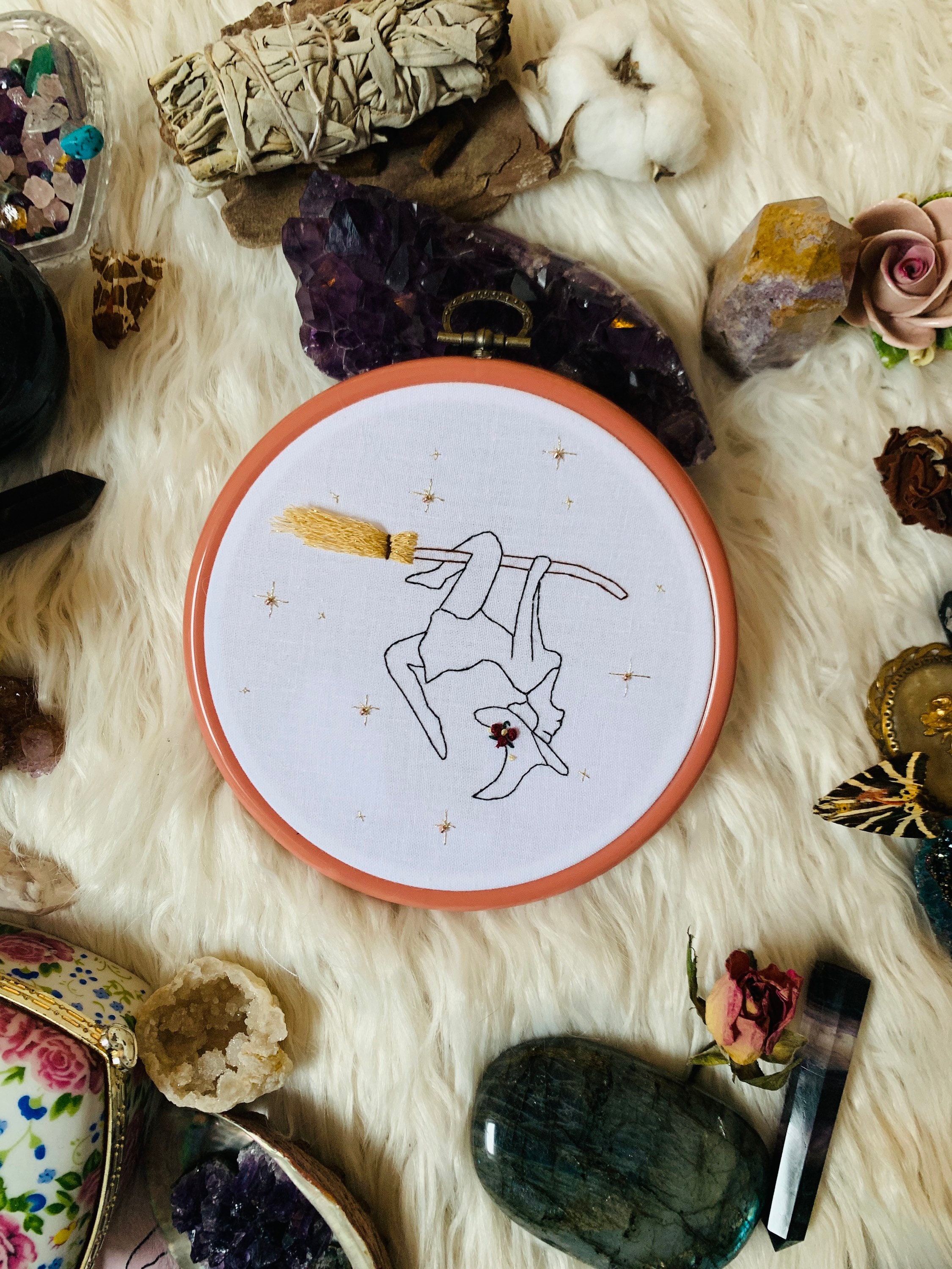 Broderie Witchy Sorcière sur Son Balai