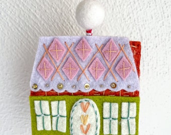 KIT - Felt Embroidery Cozy Cottage in Green, Copper, Pink