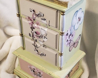 Pretty and  feminine farmhouse green medium sized vintage 4 drawer shabby chic jewelry/music keepsake box