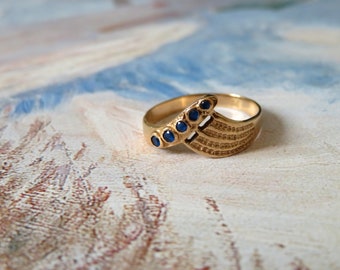 Art Deco ring golden snake and sapphires