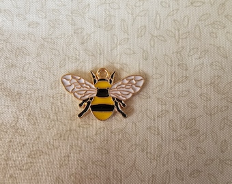 Bee needleminder/coverminder