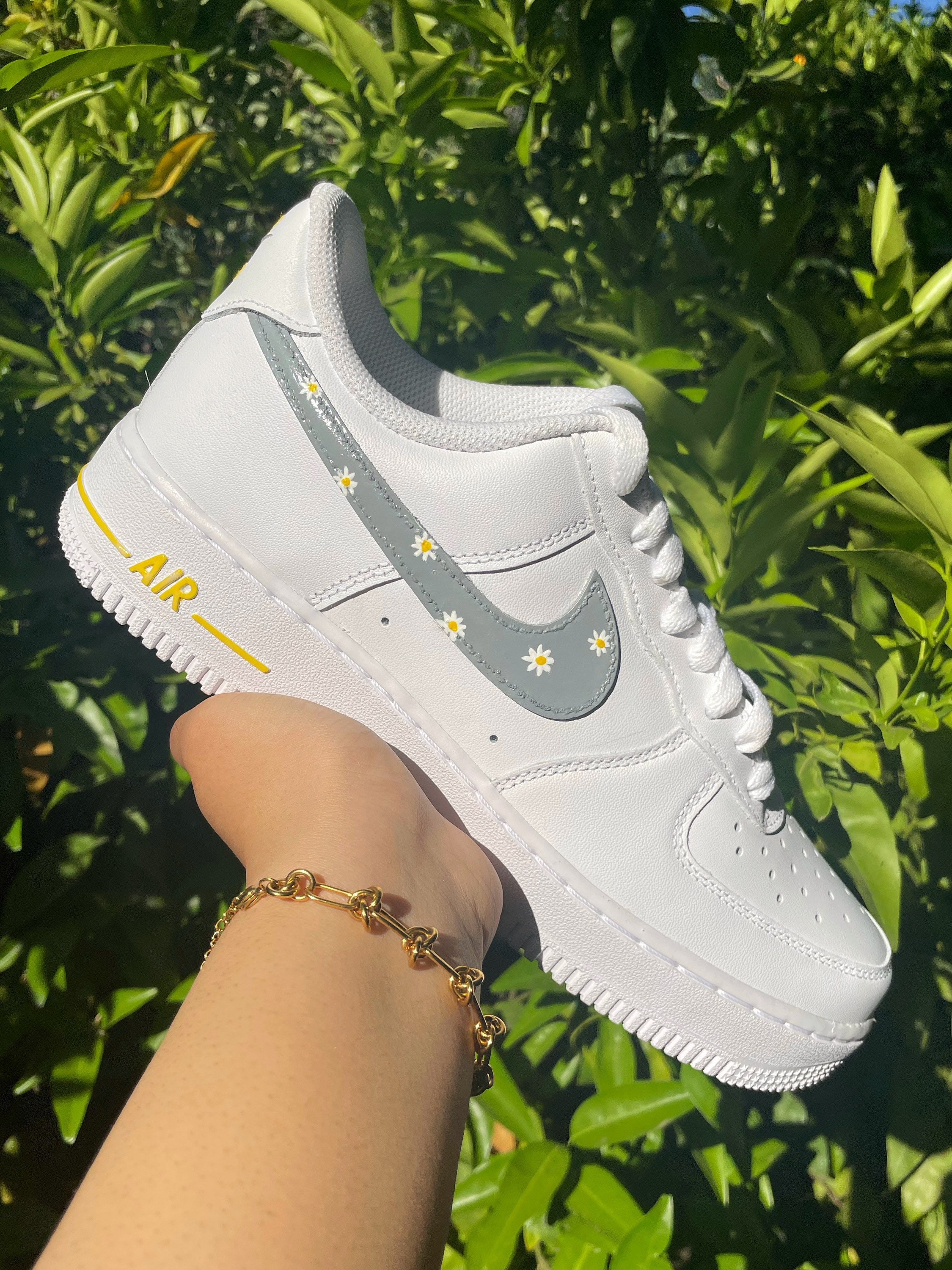 Nike shoes with floral deals swoosh