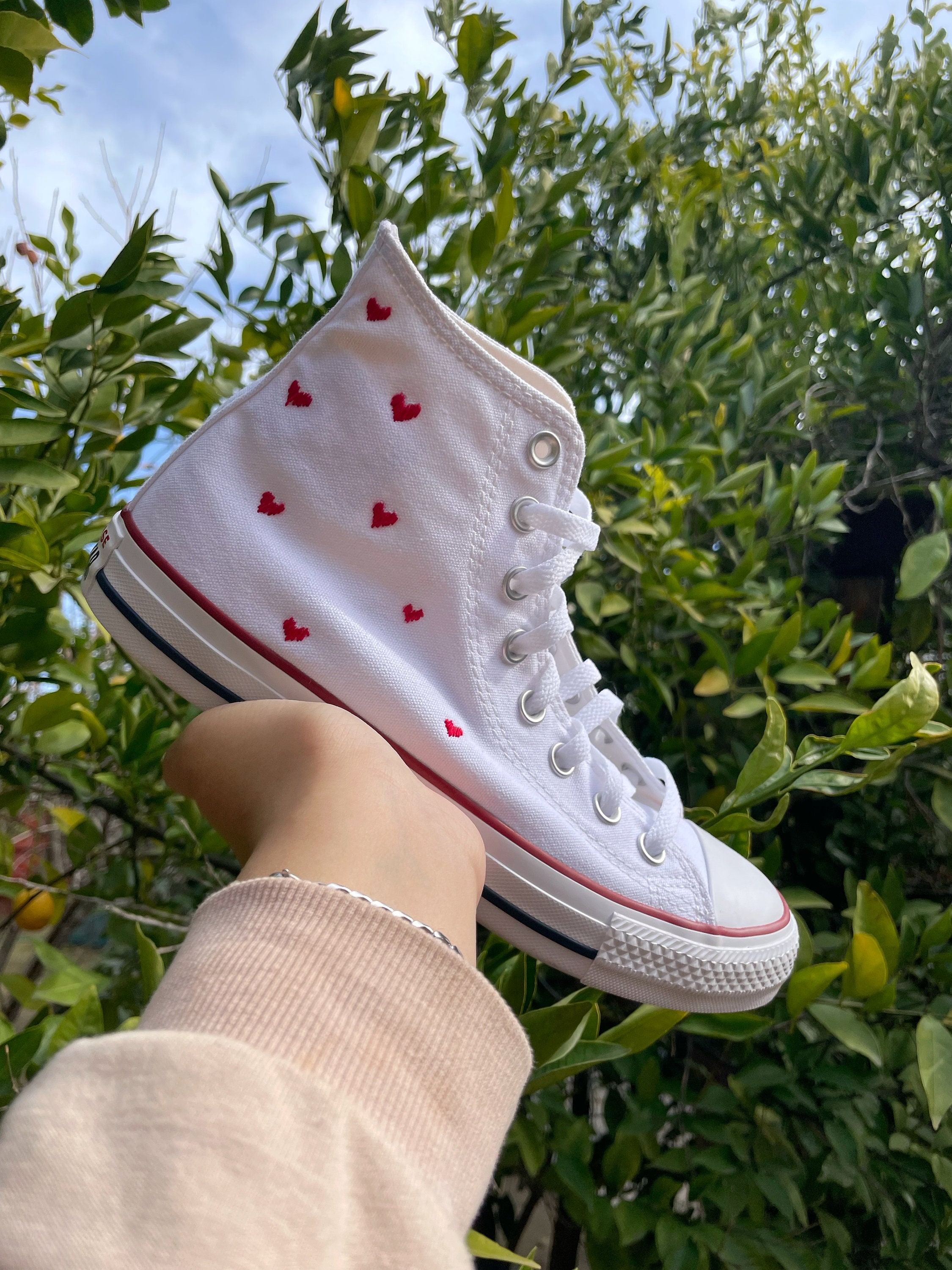 comprador ego disparar Valentine's Day Custom Heart Embroidered Converse Chuck - Etsy