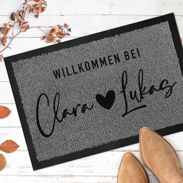 WILLKOMMEN PAAR Personalisierte Fußmatte mit Namen und Herz | Indoor und Outdoor Türmatte | Geschenk Einzug Hochzeit