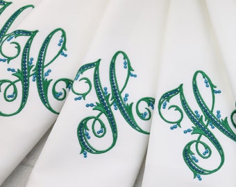 Monogrammed Napkin / Personalized Napkin / Dinner Napkins/ Women's Gift / Wedding Gift / Font 25