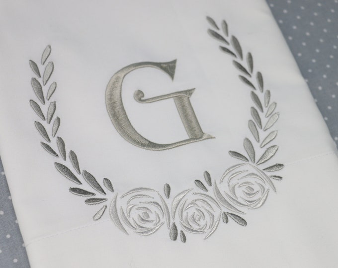 Set of 2 100% Cotton Pillowcases / Monogrammed Pillowcases / Wedding gift / Personalized Pillow cases / Bridal Shower Gift / Rose Wreath