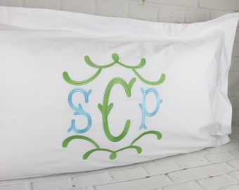 Set of 2 Pillowcases 100% Cotton / Monogrammed Pillow cases / Wedding gift / Personalized Pillow cases / Bridal Shower Gift