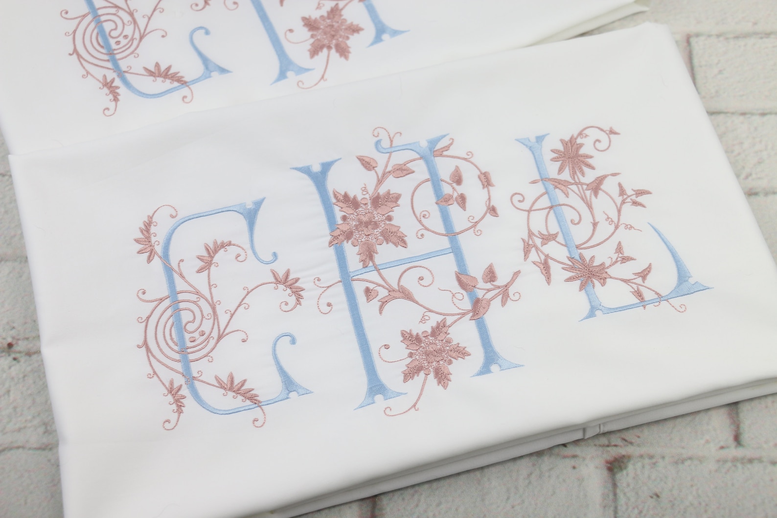 Set of 2 Monogrammed Pillowcases 100 Cotton / Custom Pillow Etsy