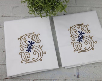 Set of 2 100% Cotton Pillowcases / Monogrammed Pillowcases / Wedding gift / Personalized Pillow cases / Bridal Shower Gift