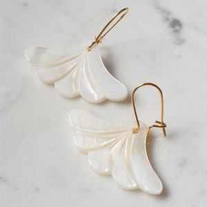 MOP Fan Earrings, Art Deco Earrings, Wedding Pearl Earrings, Carved Fan White Earrings image 3
