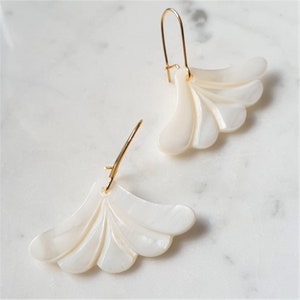 MOP Fan Earrings, Art Deco Earrings, Wedding Pearl Earrings, Carved Fan White Earrings