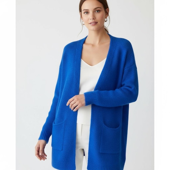 Royalblaue Mohair-Strickjacke mit Taschen