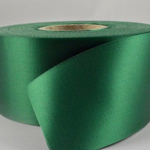 Smaragdgrünes Satinband