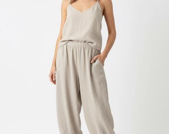 Beige balloon trousers with pockets