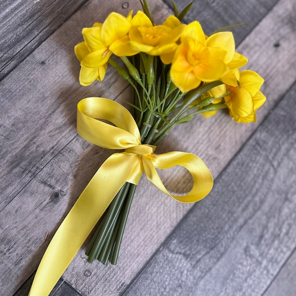 Satin bow tied daffodil bundle narcissus bouquet , spring flowers, cake decorations, flowers for any occasion, artificial flowers,yellow