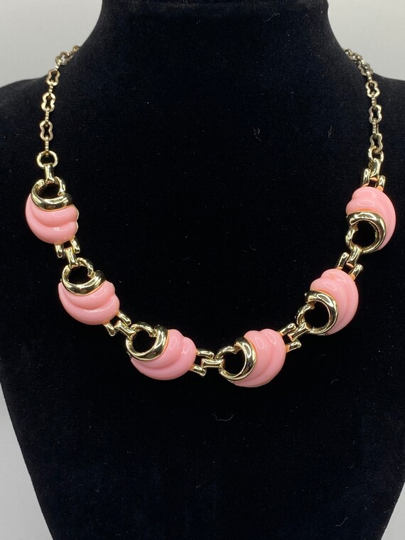 Vintage unsigned 1950s/1960s gold tone and pink t… - image 7