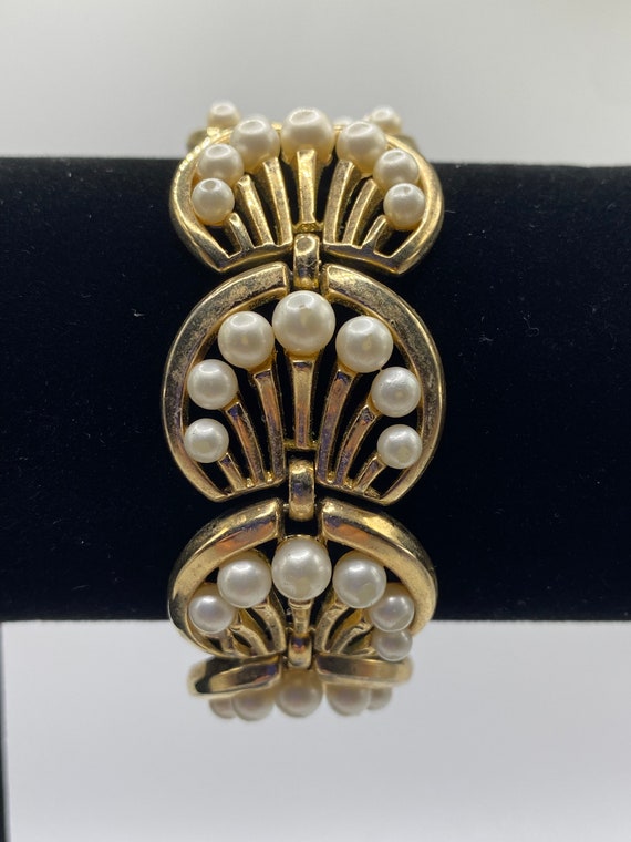 Vintage Trifari gold-tone and faux pearl bracelet - image 1